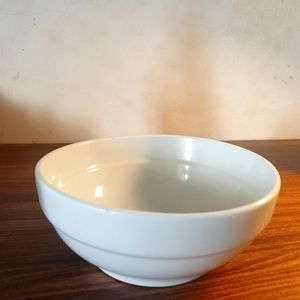 Luxurious white ceramic bowl